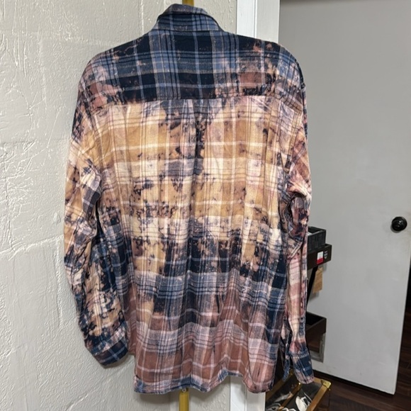 $55 NWOT Boutique Blue Plaid bleached flannel XL - Picture 4 of 4